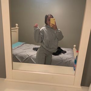 grey sweatshirt sweatpants set